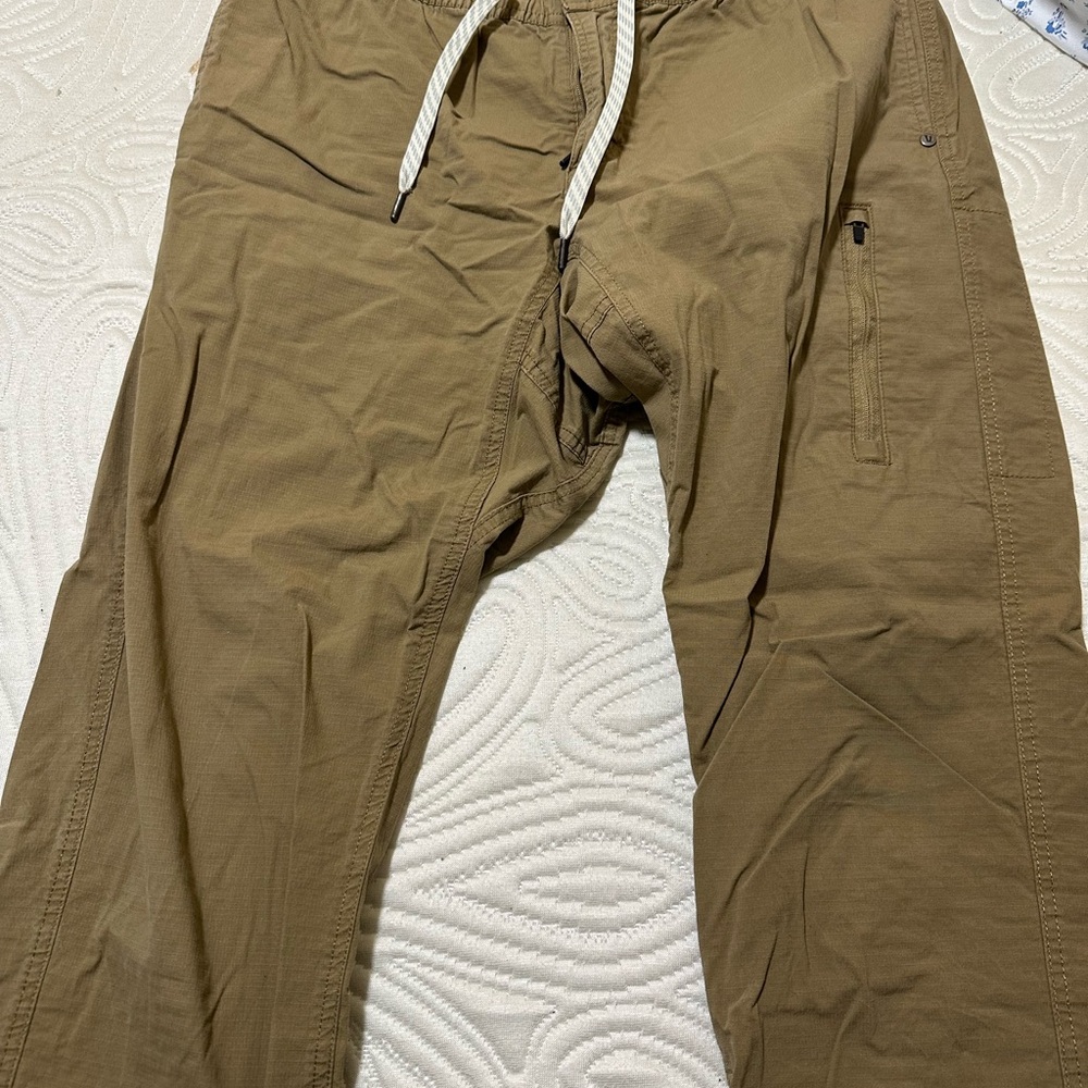 Vuori Men's Brown Cargo Pants